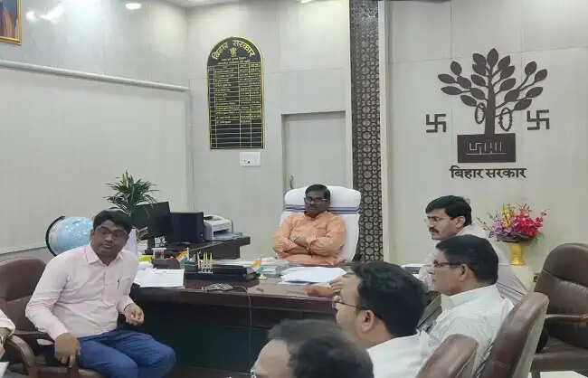 विभागीय कार्यों में शिथिलता बर्दाश्त नहीं, लंबित मामलों के निष्पादन में लाएं तेजी : डॉ. प्रमोद कुमार