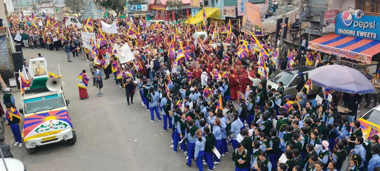 65वें राष्ट्रीय विद्रोह दिवस पर तिब्बतियों ने चीन के खिलाफ निकाला विरोध मार्च