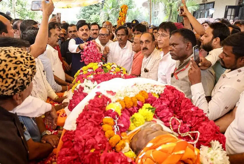 मुख्यमंत्री डॉ. यादव ने पूर्व मंत्री पारस चंद्र जैन के निधन पर जताया गहन शोक, दी श्रद्धांजलि