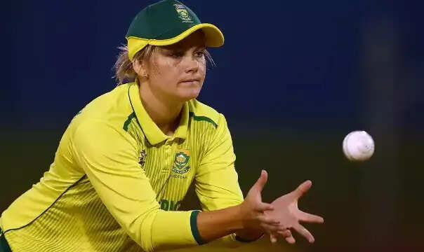 पिंडली की चोट के कारण डेन वान निकर्क न्यूज़ीलैंड दौरे से बाहर, एनेके बॉश टीम में शामिल