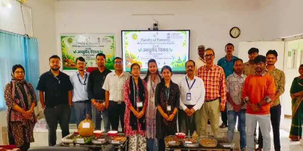 औषधीय पौधे हमारी प्राकृतिक चिकित्सा पद्धति और पारंपरिक ज्ञान का आधार : डॉ आलोक
