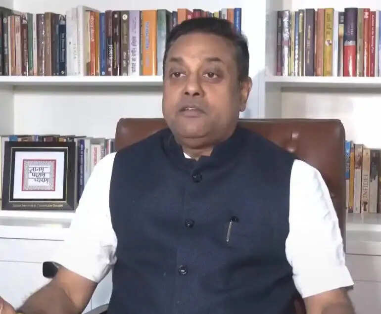 (संशोधित) भाजपा का ममता बनर्जी पर निशाना, कहा- बंगाल में अराजकता फैलाने की कोशिश कर रही तृणमूल कांग्रेस