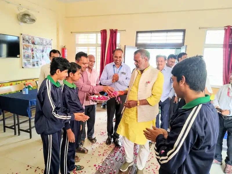 मप्रः मंत्री कुशवाह ने मानसिक रूप से अविकसित बच्चों के आवासीय विद्यालय और दृष्टि एवं श्रवण बाधितार्थ विद्यालय का किया निरीक्षण