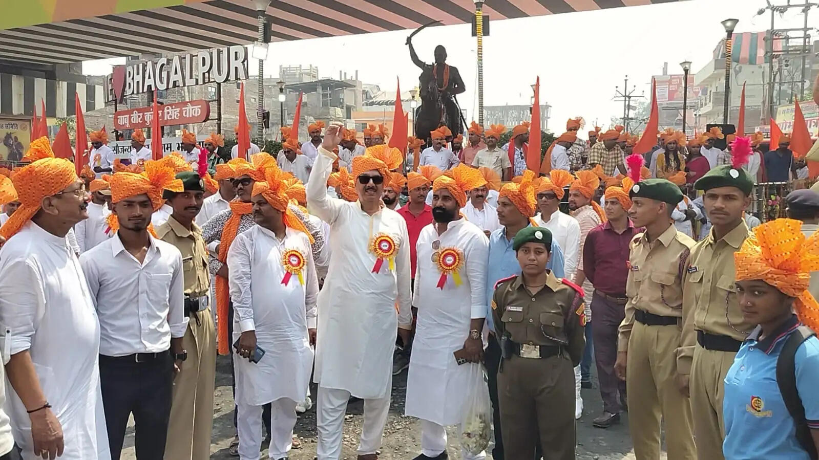 बाबू वीर कुंवर सिंह की जयंती पर निकाली गई शोभायात्रा