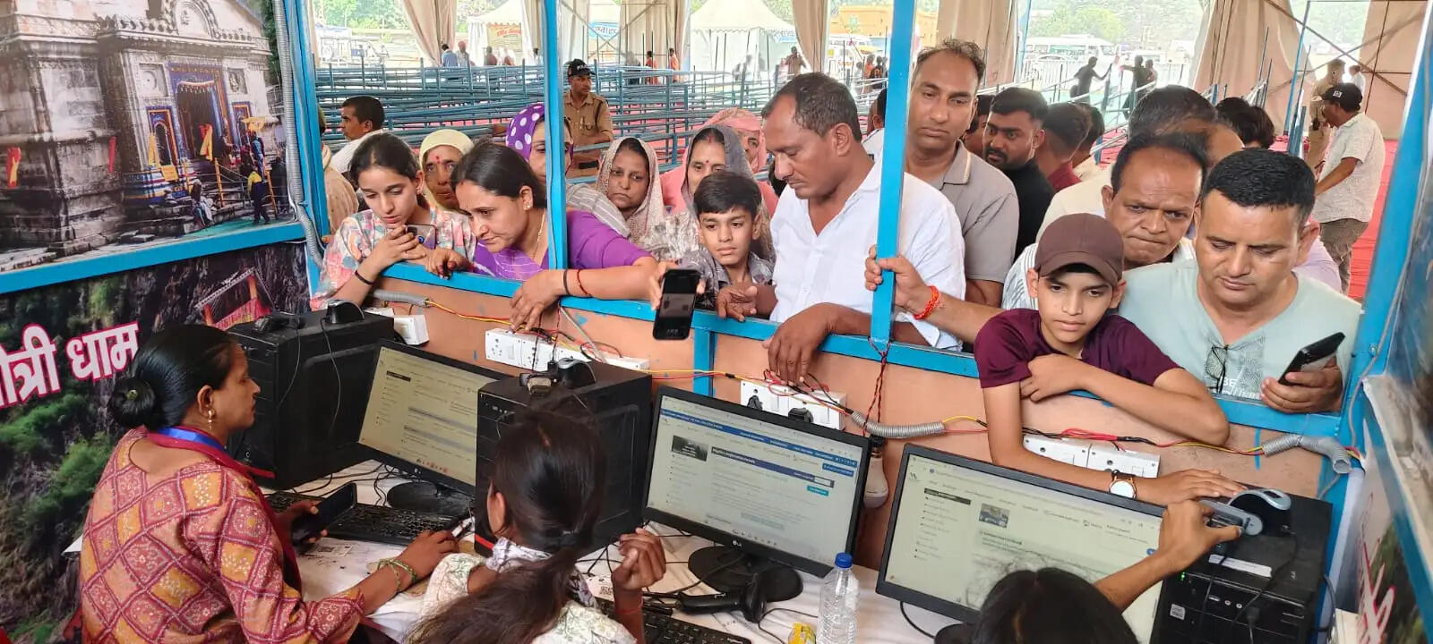 धामाें पर अत्यधिक भीड़ हाेने पर अस्थाई रुप से लगती है राेक: पर्यटन अधिकारी