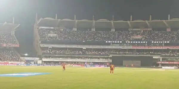 टी-20 मैच में रांची के जेएससीए स्टेडियम में चौकों-छक्कों की बारिश, भारत ने बनाया 249 रन