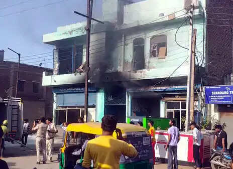 फरीदाबाद : शॉर्ट सर्किट से वर्कशाप में लगी आग, मशीनें जली