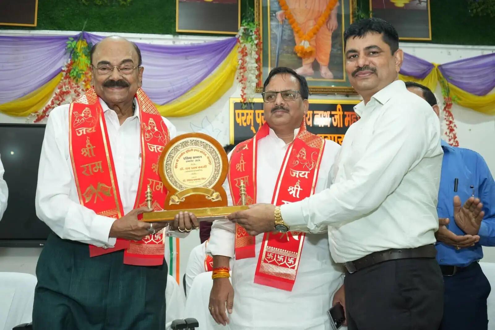 पी.एम. श्री राजकीय जुबिली इंटर कॉलेज में 75 वर्ष बाद पहुंचे यश भारती सम्मानित डॉ. राम रतन बनर्जी, भावनाओं से सराबोर हुआ प्रतिभा सम्मान समारोह