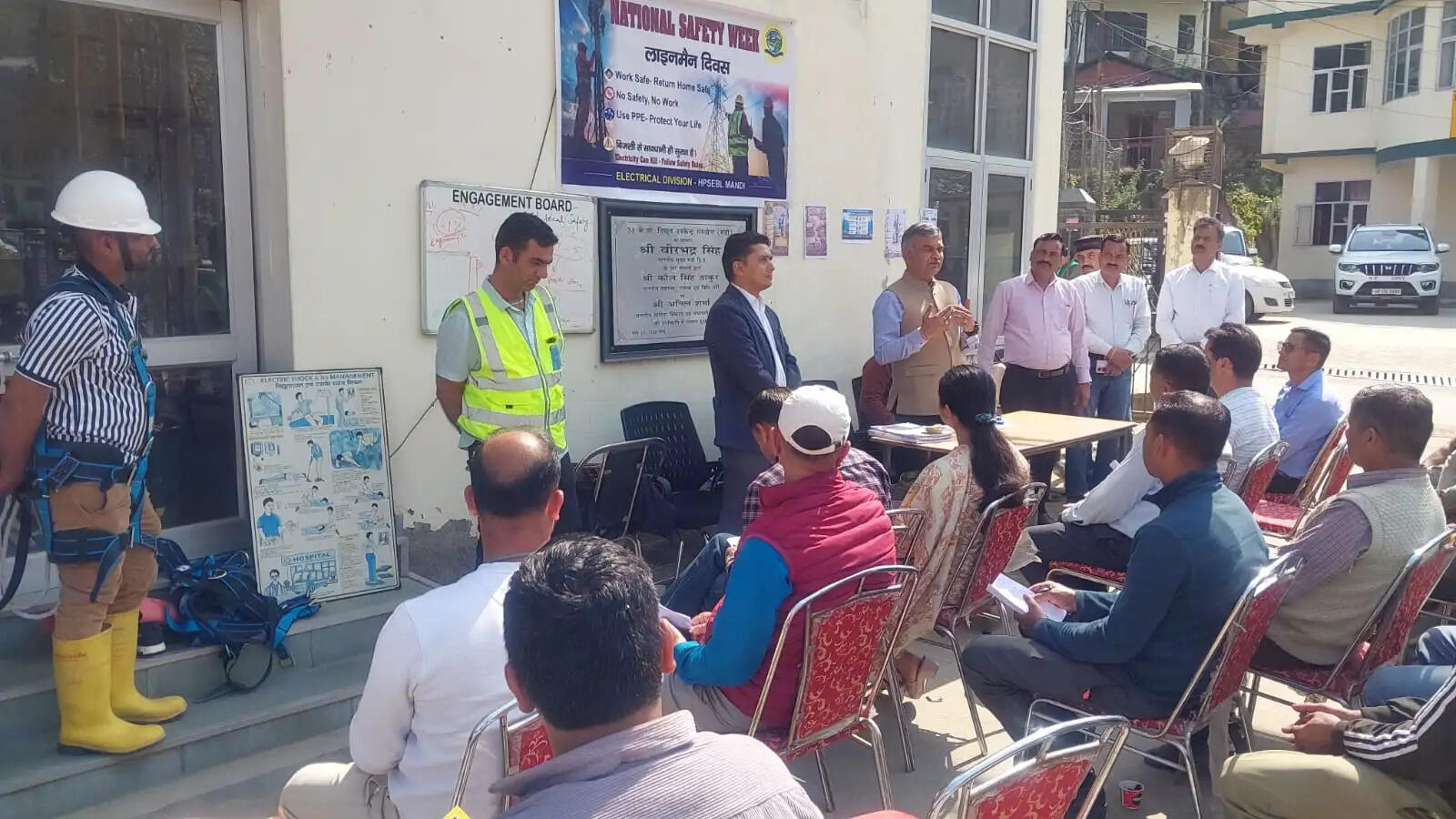 लाइनमैन दिवस :लाइनमैन की सुरक्षा सर्वोपरि, सुरक्षित कार्य पद्धति अपनाना जरूरी : रजनीश ठाकुर