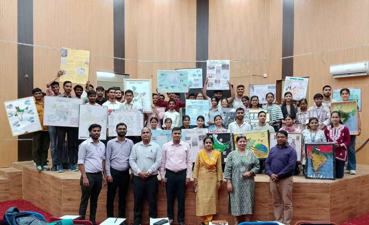 पोस्टर के माध्यम से भूगोल विषय की उपयोगिता पर लोगों को किया गया जागरूक : डॉ. दुर्गेश सिंह