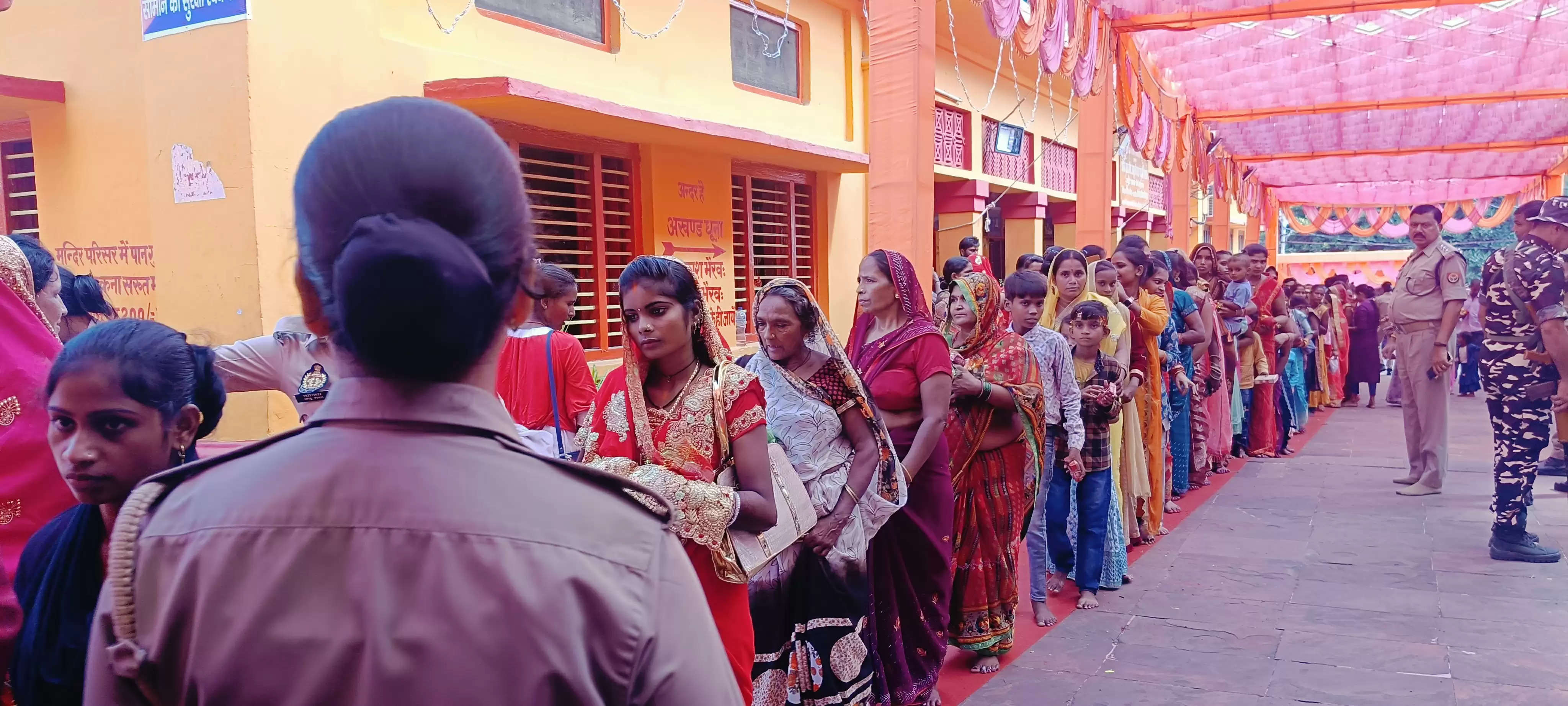 शक्तिपीठ देवीपाटन में उमड़ा आस्था का सैलाब,सुरक्षा के कड़े इंतजाम