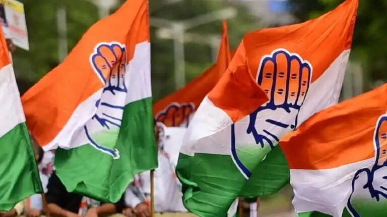 कांग्रेस के चार और बागी 6 साल के लिए पार्टी से निष्कासित
