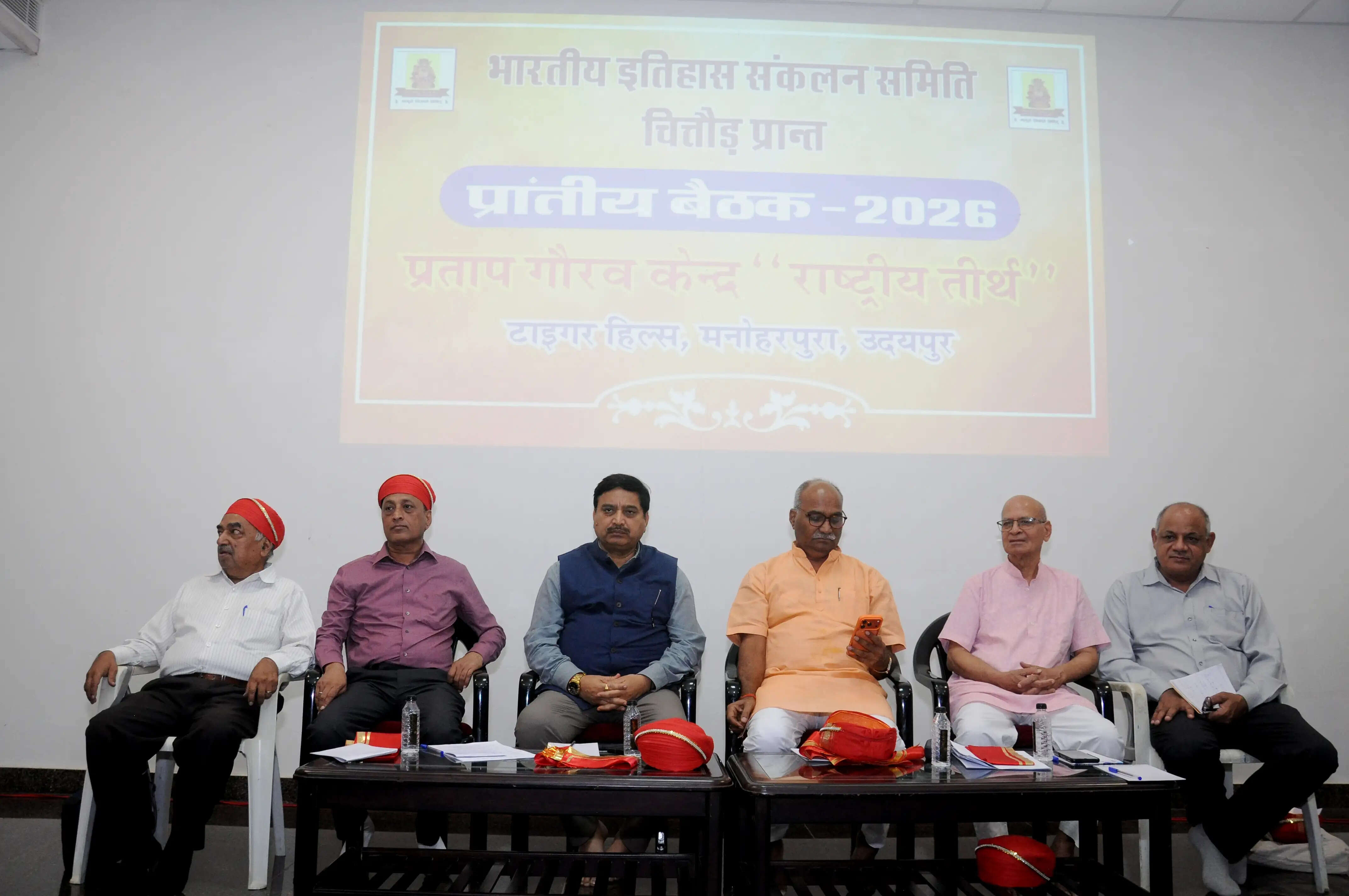 सलाह नहीं, सहयोग की रखें भावना - डॉ. पाण्डे