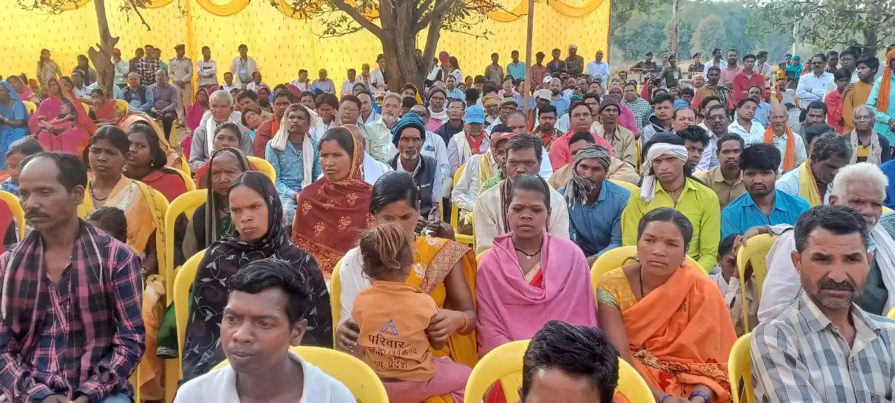 जनजातीय समुदाय बच्चों को शिक्षा प्रदान कर उनके विकास का मार्ग प्रशस्त करें: राज्यपाल पटेल