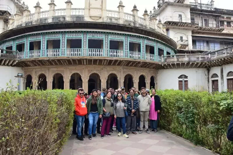 तिघरा जलाशय पर आकर्षक प्रवासी पक्षियों की जलक्रीड़ा से रोमांचित हुआ आईएटीओ दल