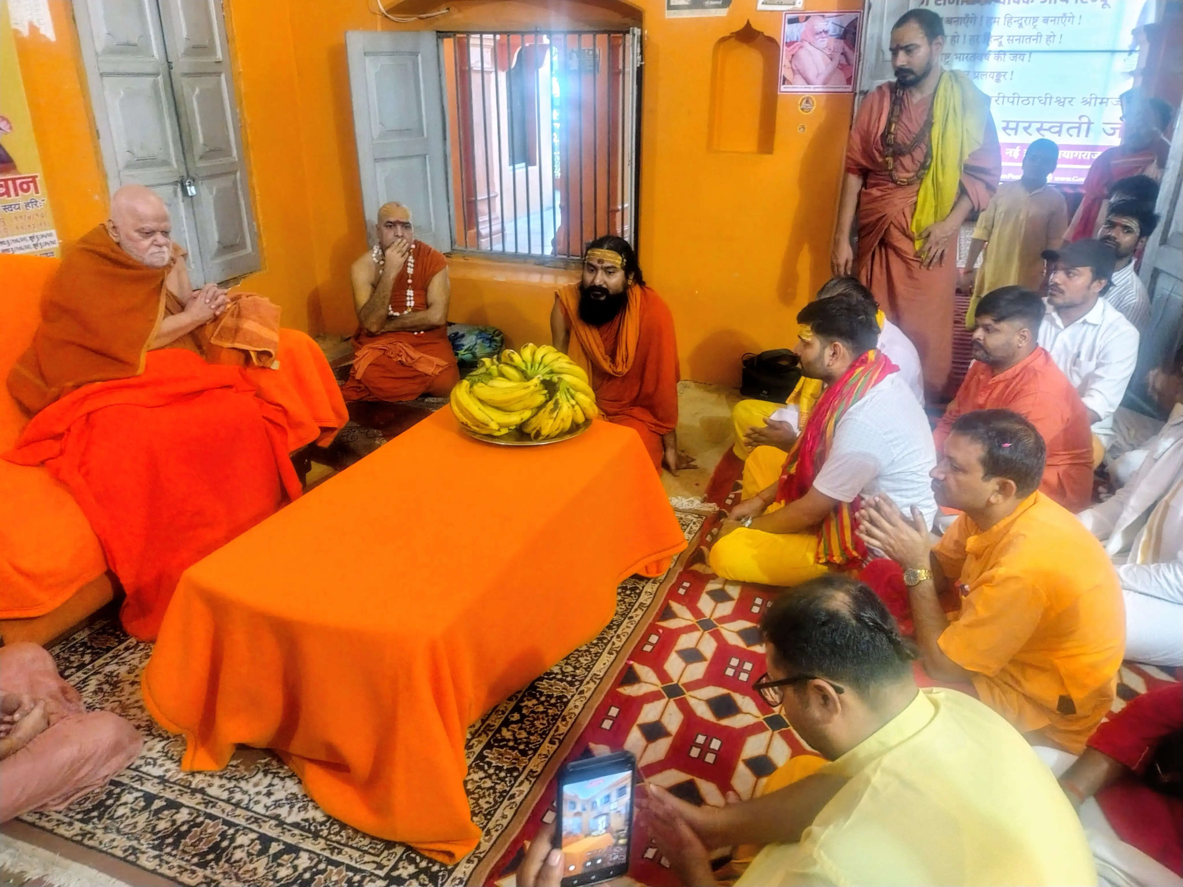 षड्यंत्रों और आघातों से सावधान रहें हिंदू, सनातन मानबिंदुओं की रक्षा का लें संकल्प : स्वामी निश्चलानंद सरस्वती