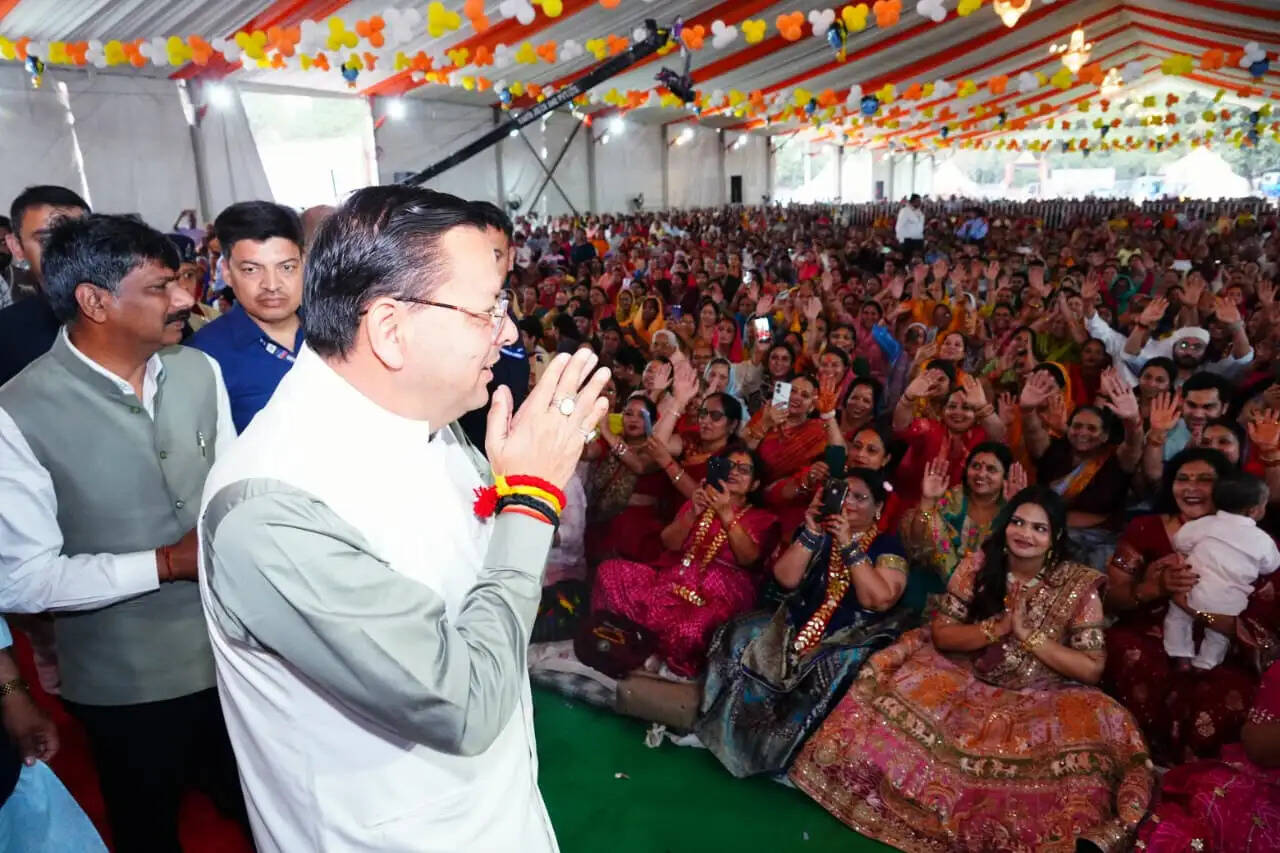 मुख्यमंत्री ने किया श्रीमद्भागवत कथा का श्रवण