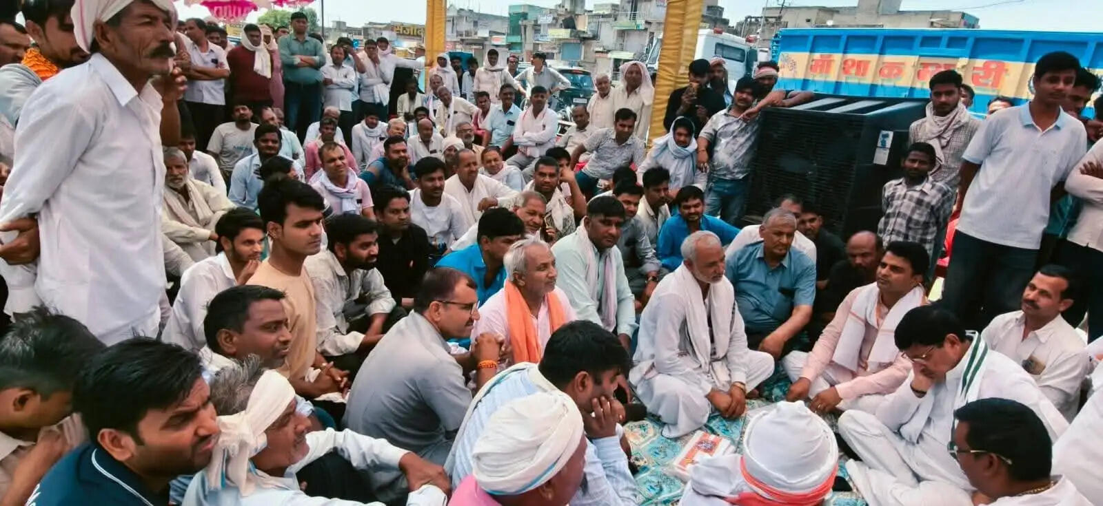 दौसा में बंद रहा बाजार, व्यापारियों का धरना-प्रदर्शन