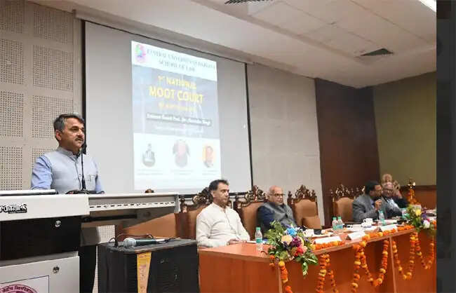नारनौलः केंद्रीय विश्वविद्यालय की राष्ट्रीय मूट कोर्ट प्रतियोगिता में दिल्ली विश्वविद्यालय बना विजेता