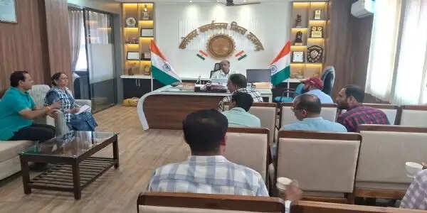 राजगढ़ः अस्पताल प्रषासन की समीक्षा बैठक आयोजित, कलेक्टर ने व्यवस्था सुधार के दिए निर्देश