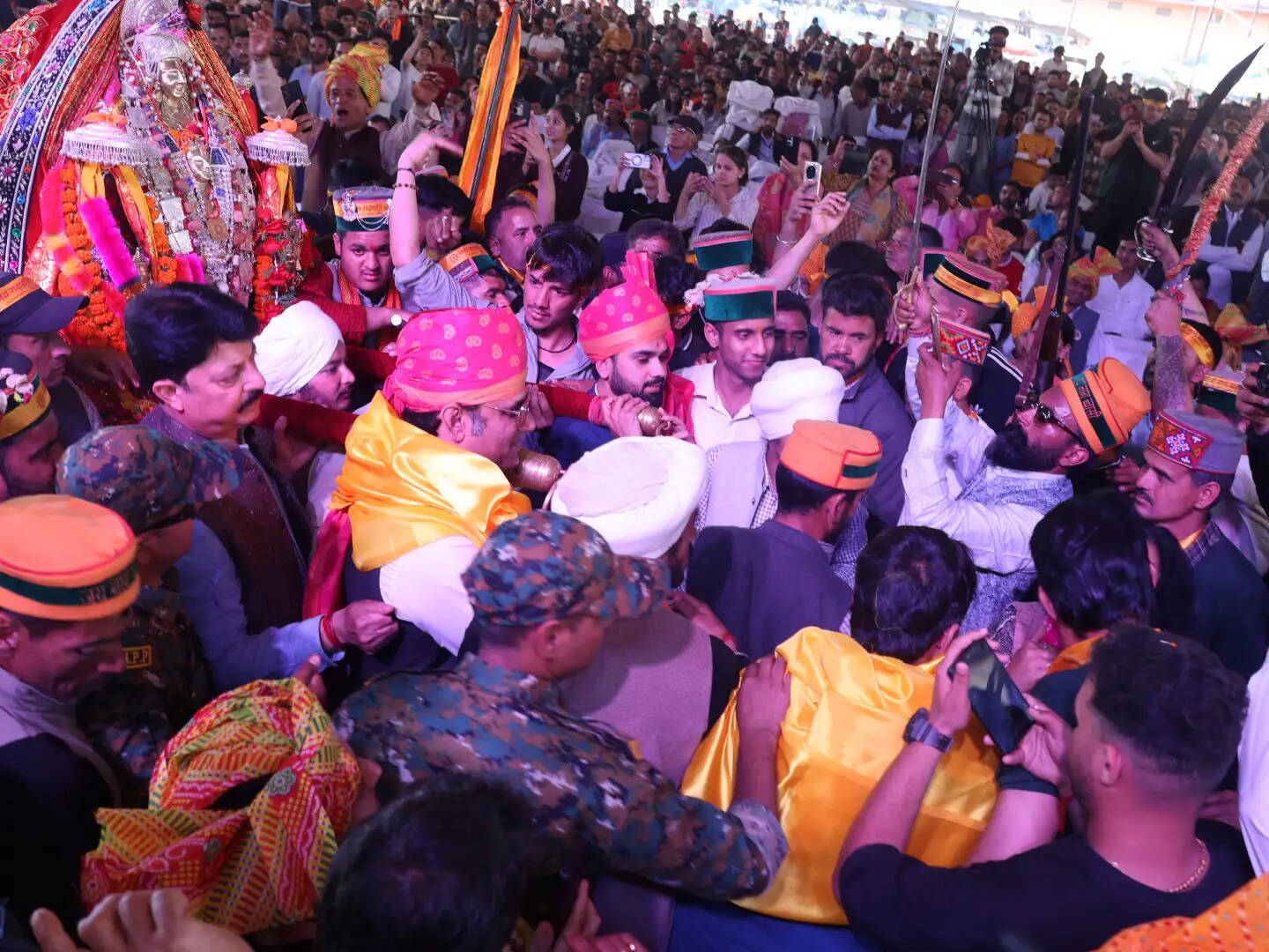 ढोल-नगाड़ों की तान पर झूमते देवताओं के साथ हुआ राज्य स्तरीय सुकेत देवता मेले का शुभारंभ