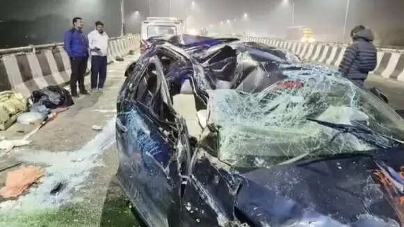 सड़क हादसे में वॉलीबॉल खिलाड़ी सहित तीन की मौत