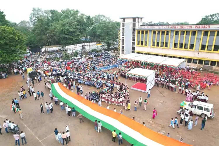 करीब 200 फीट लंबे तिरंगे के साथ उमड़ा जनसैलाब, वित्त मंत्री ओपी चौधरी हुए शामिल