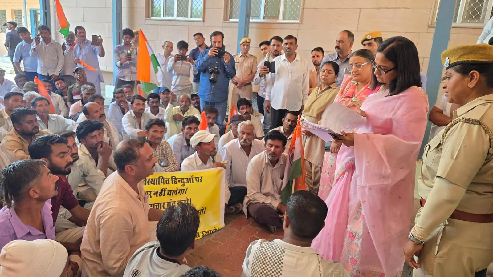 जेडीए में पाक विस्थापित परिवारों का धरना-प्रदर्शन