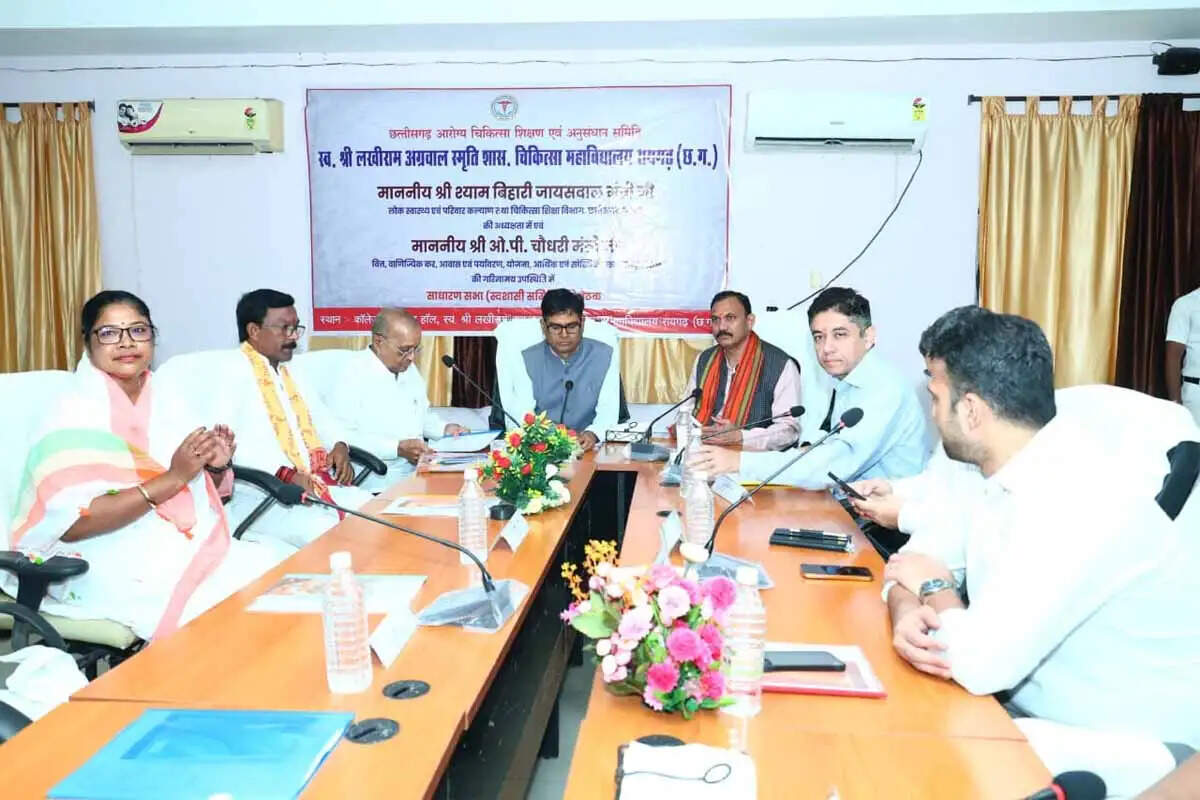 स्वास्थ्य मंत्री जायसवाल और वित्त मंत्री ओपी चौधरी की उपस्थति में स्वशासी समिति की बैठक संपन्न
