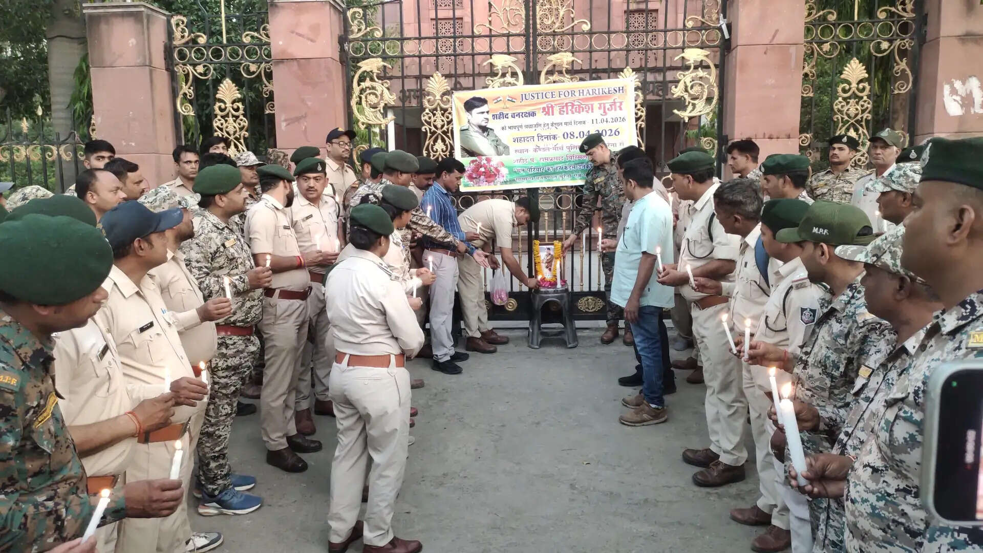 मुरैनाः कैंडल मार्च निकालकर दिवंगत आरक्षक हरिकेश गुर्जर को दी श्रद्धांजलि