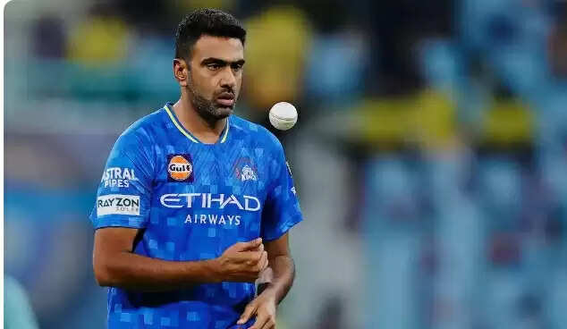 भारतीय ऑफ स्पिनर आर. अश्विन घुटने की चोट के कारण बिग बैश लीग से बाहर