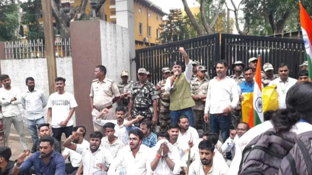 जेपीएससी 14वीं सिविल सेवा परीक्षा परिणाम पर विवाद, अभ्यर्थियों ने आयोग कार्यालय का किया घेराव