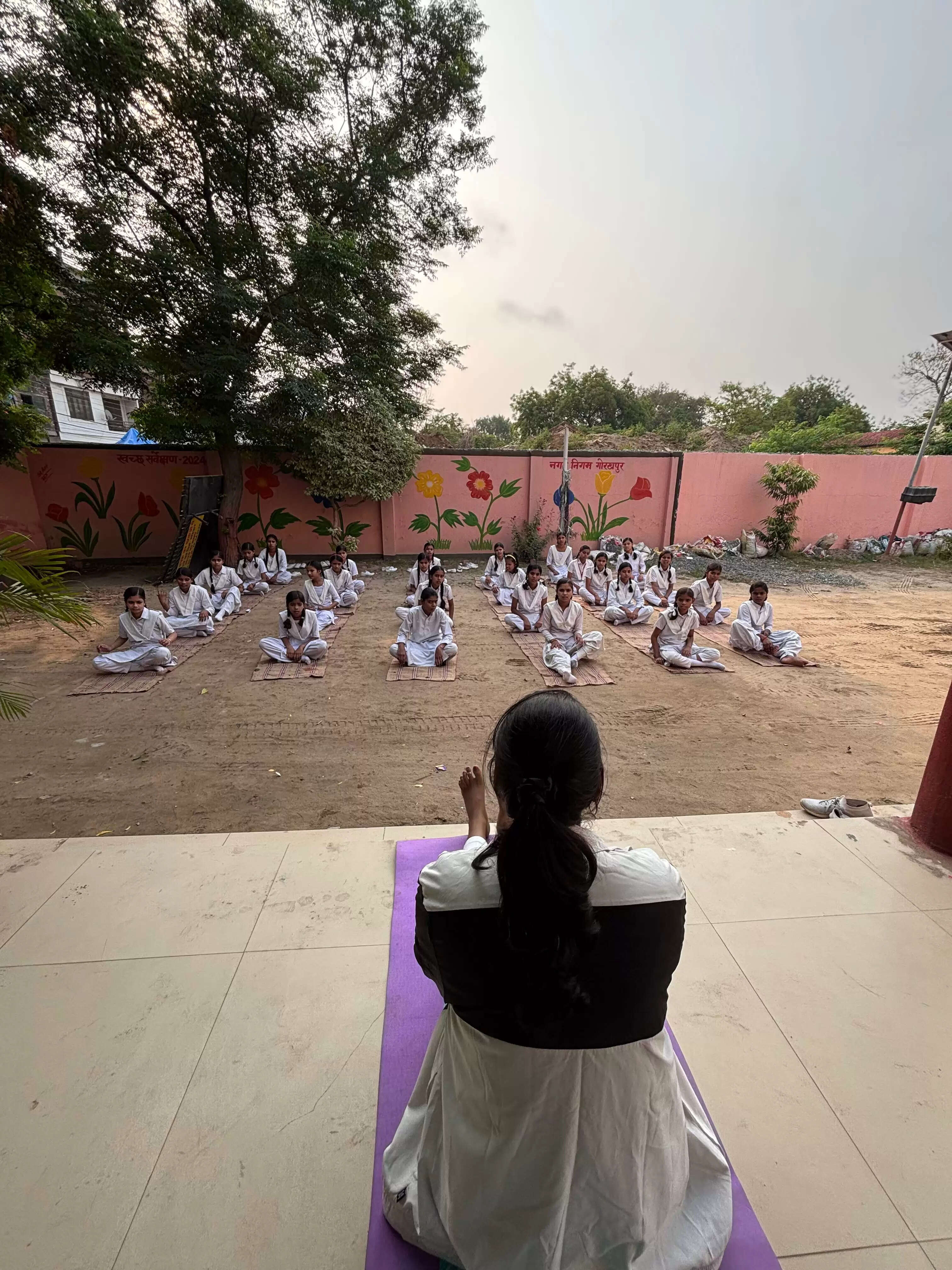 बालिकाओं को सशक्त बना रही योग करने की पहल : प्रो पूनम टंडन