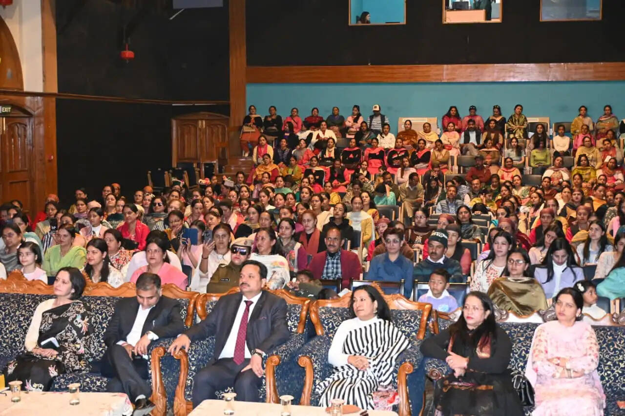 महिला दिवस: शिमला में छात्राओं, खिलाड़ियों और आंगनवाड़ी कार्यकर्ताओं को सम्मान