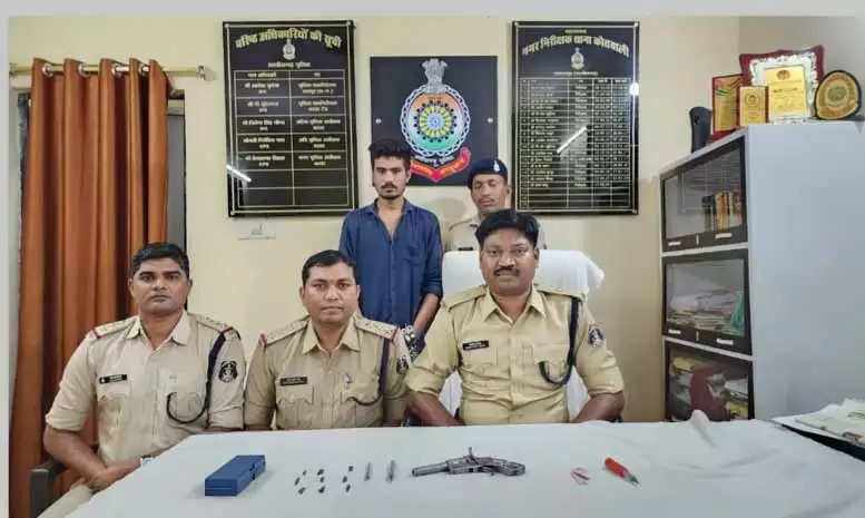 जगदलपुर : देशी कट्टा व धारदार ब्लेड के साथ एक आरोपित गिरफ्तार