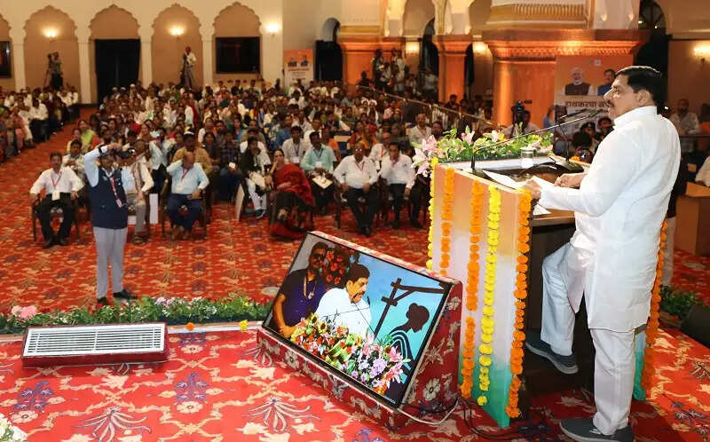 कुटीर एवं ग्रामोद्योग हमारी ग्रामीण अर्थव्यवस्था की रीढ़ : मुख्यमंत्री डॉ. यादव