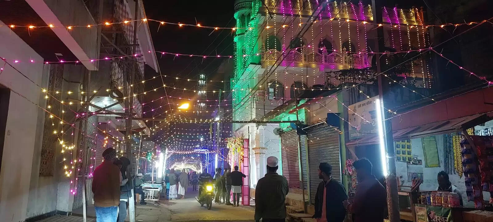 शब-ए- बरात पर मुसलमानों ने अल्लाह से मांगी अपने गुनाहों की माफी,रखा रोजा