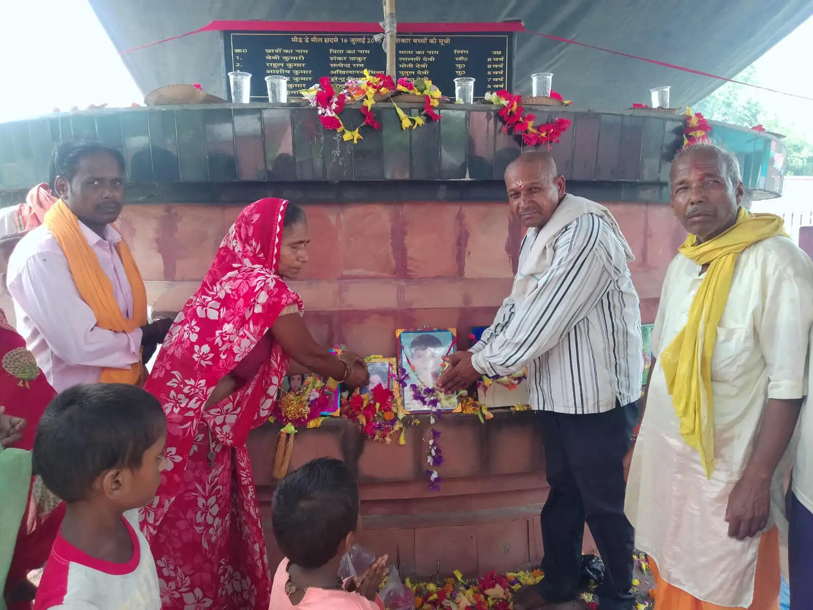 सारण के गंडामन घटना की 13वीं बरसी पर नम आंखों से 23 मासूमों को दी गई श्रद्धांजलि