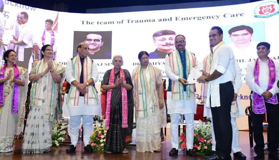 युवा चिकित्सक तीन वर्ष ग्रामीण क्षेत्रों में सेवा देने का संकल्प लें: राज्यपाल
