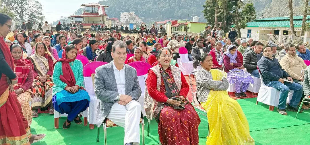 ग्राम पंचायत की खुली बैठक में उपस्थित रहे विधायक, ब्लॉक प्रमुख व जिला पंचायत उपाध्यक्ष