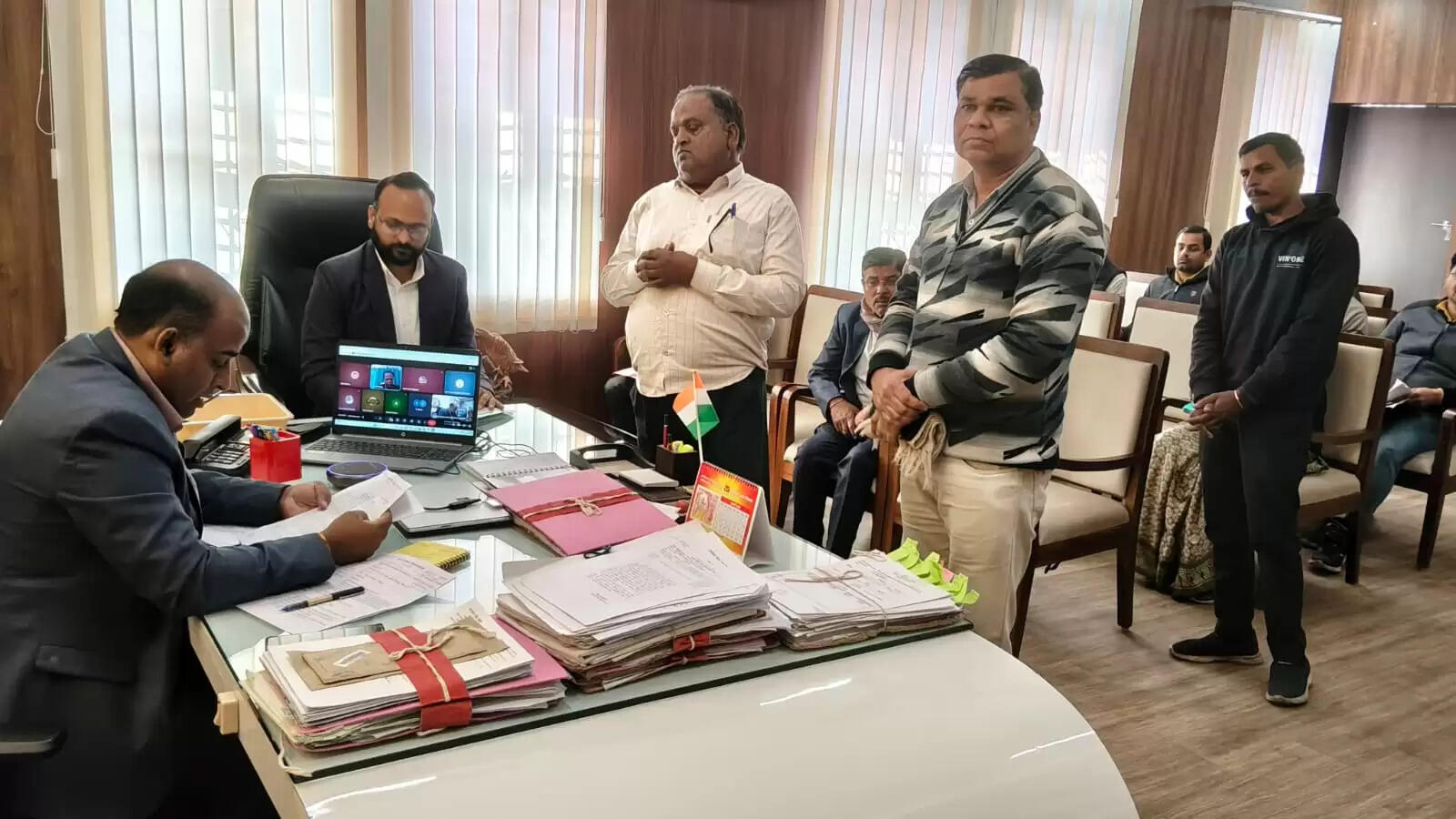 राजगढ़ःकार्य में लापरवाही पर दो पटवारी निलंबित, तीन अफसरों को नोटिस