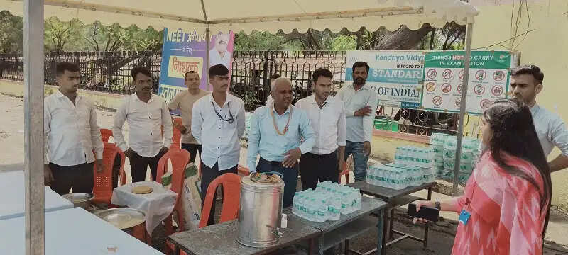 उज्जैनः नीट परीक्षा केंद्र का कलेक्टर - एसपी ने निरीक्षण कर व्यवस्थाएं देखी