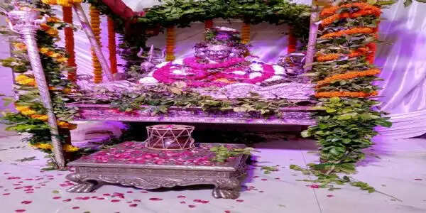 महंत आवास पर बाबा विश्वनाथ के पंचबदन चल प्रतिमा का धेनुदुग्धम् से अभिषेक, हरियाली श्रृंगार