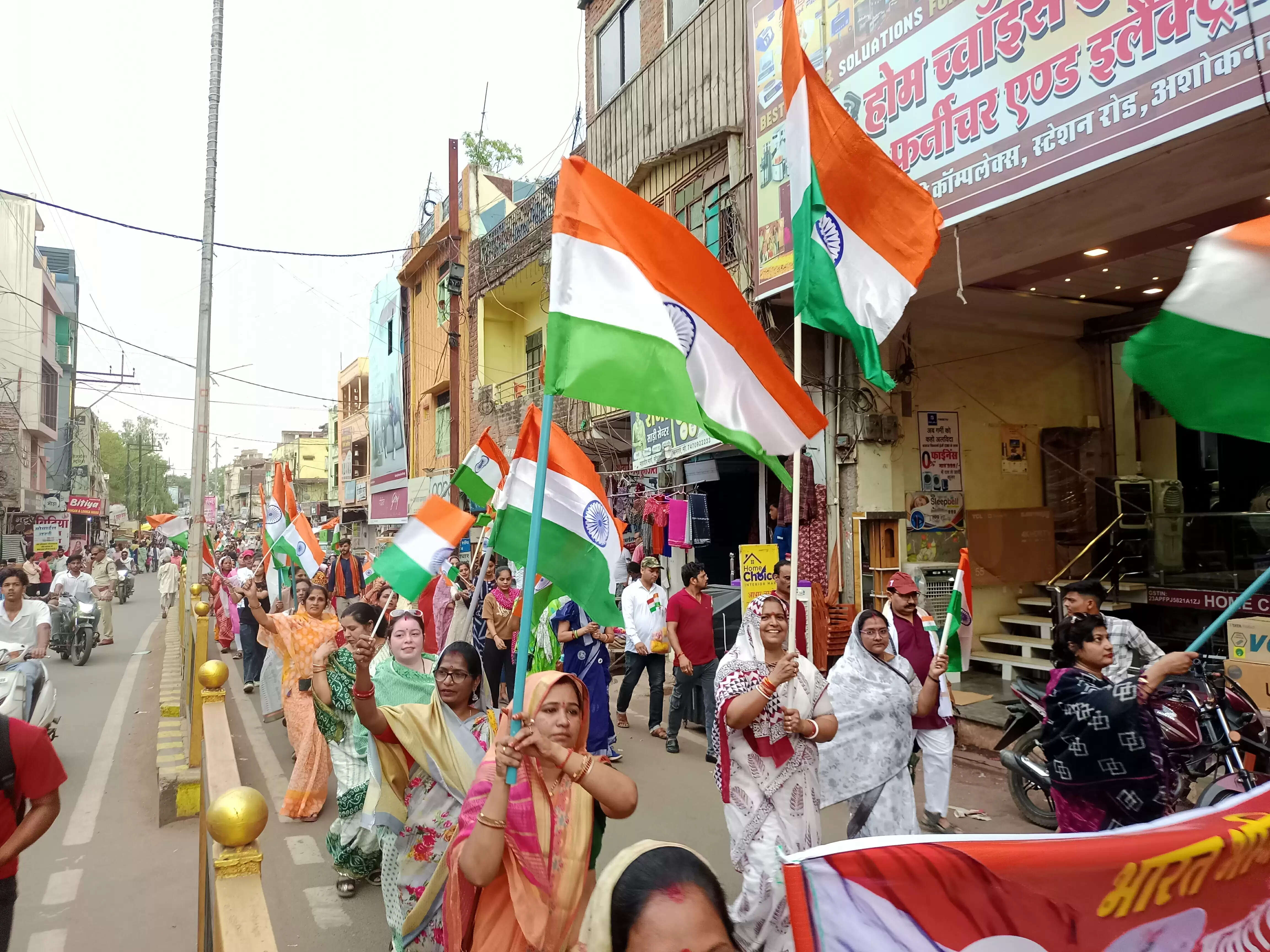 अशोकनगर: मातृशक्ति की तिरंगा यात्रा में गूंजे देशभक्ति के तराने