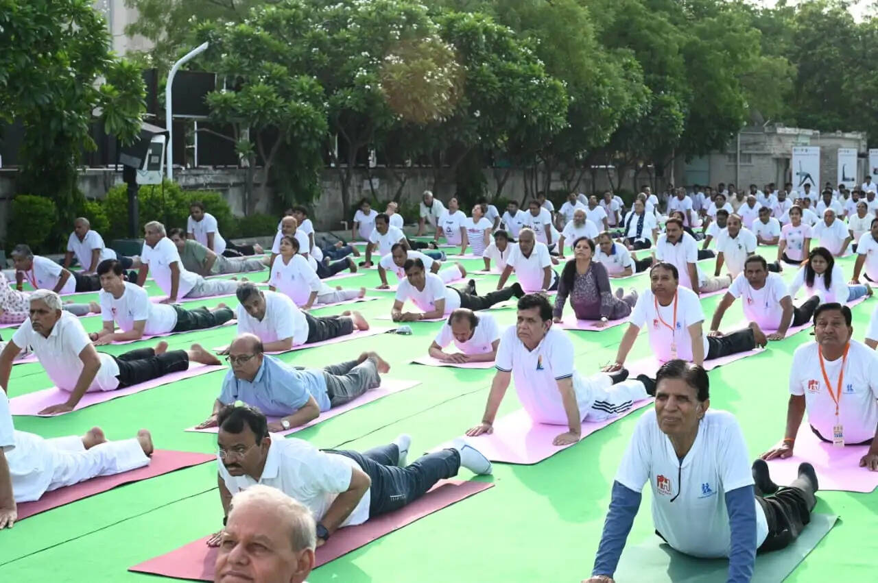 योग केवल व्यायाम नहीं, बल्कि स्वस्थ एवं संतुलित जीवन जीने की कला है : डॉ. प्रेमचंद बैरवा