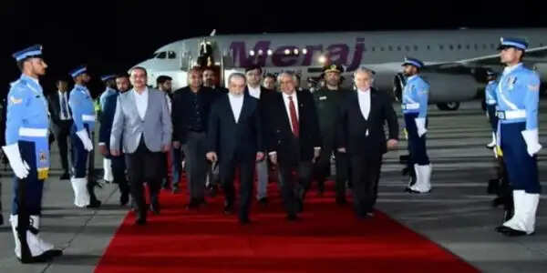 विदेश मंत्री अराघची के इस्लामाबाद पहुंचते ही ईरान ने कहा-अमेरिका से बातचीत की योजना नहीं