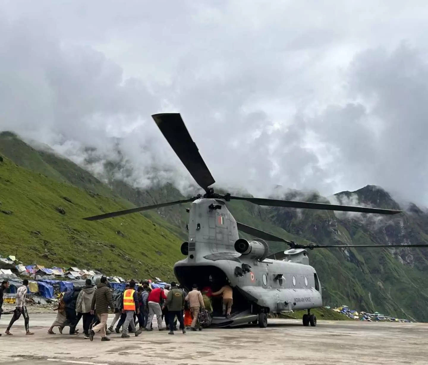 केदार घाटी आपदा : अब तक 11775 यात्री सुरक्षित निकाले गए, गौरीकुंड और लिंचौली में अब कोई यात्री नहीं