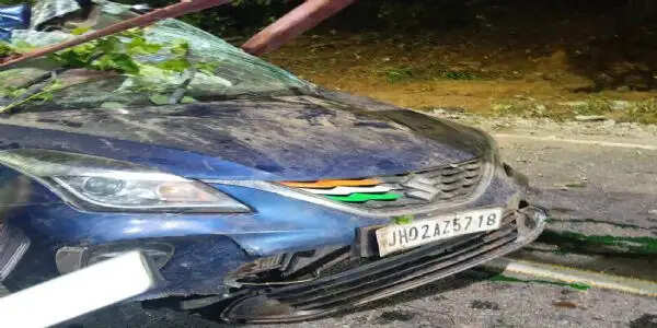 चुटूपालू घाटी में सड़क हादसा, एक ही परिवार के तीन लोगों की मौत, तीन गंभीर