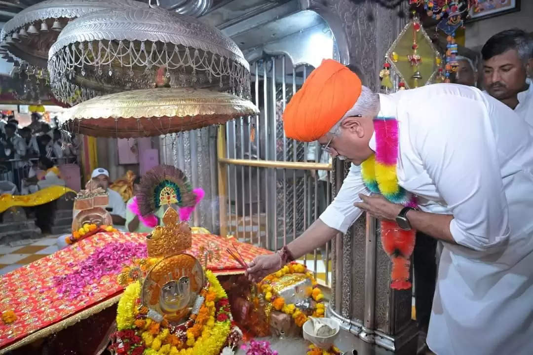 शेखावत ने बाबा रामदेव के समाधि स्थल पर लगाई धोक, देश-प्रदेश में खुशहाली की कामना की