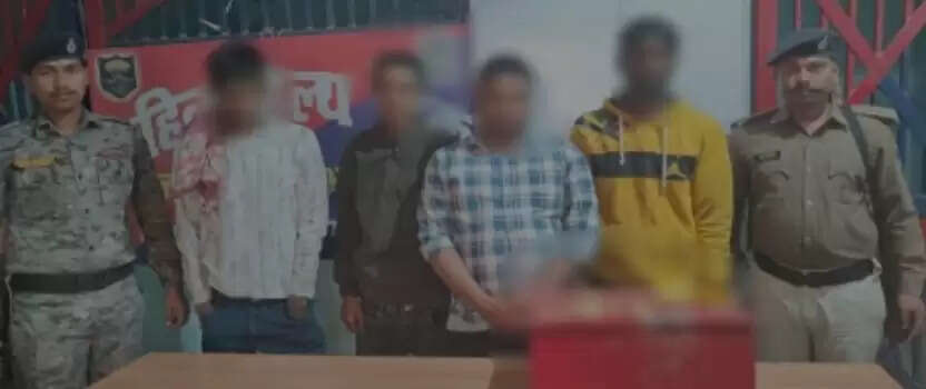 दान पेटी सहित मूर्ति के आभूषण चोरी करने वाले 04 आराेपित गिरफ्तार